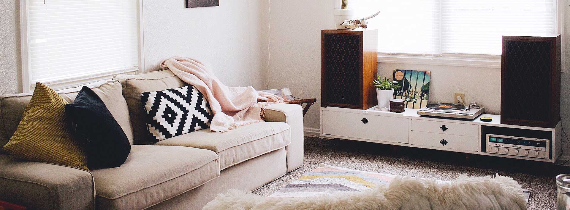 Decorar con cojines de formas variadas